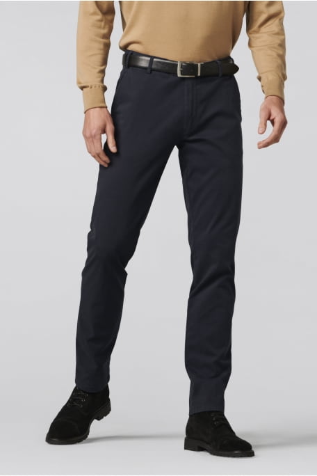 https://www.meyer-trousers.com/media/catalog/product/cache/d1957fc119e48014b699d6f32f96b5c1/a/3/a38d1290ec3c0934e62c2de8ebd6a71a94c2eac9_MH_AW22_Oslo_3001_20_Front_9366_1.jpg